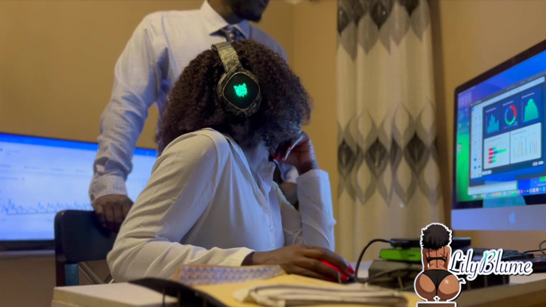 Afrocummy: ฉันอยากเย็ดหัวหน้ามาตลอดและให้เขาพ่นน้ำเชื้อใส่ฉันที่ออฟฟิศ