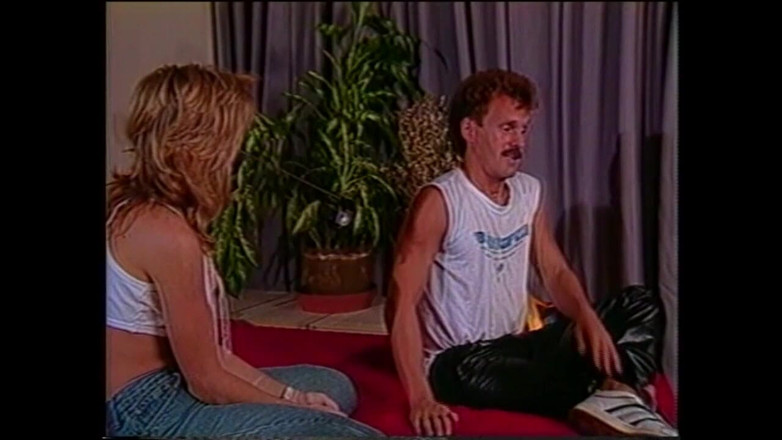 Vintage megastore: Đầu tiên cô ấy bị đụ sau đó cô ấy thủ dâm