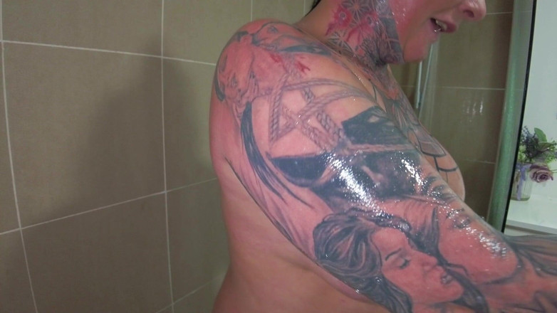 Cheyenne Rose 80: 4 MILF-uri la duș