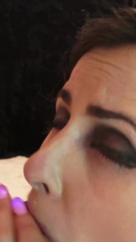 Stroke-n-rim - Sexy MILFka jí zadek a je ošukaná do krku