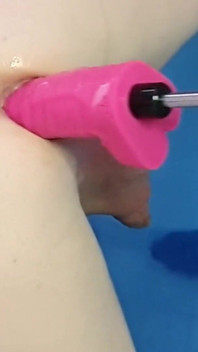 Une baise anale incroyable avec un gode avec Le DILF Mike Essex