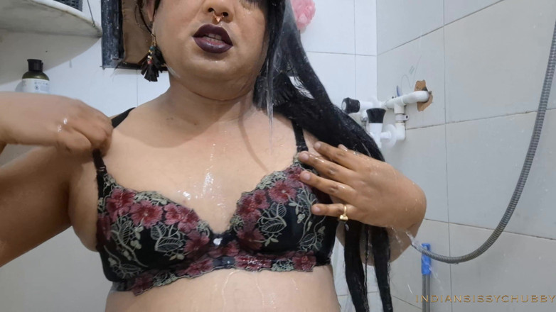 Indiansissychubby: 나와 함께 목욕에 합류해