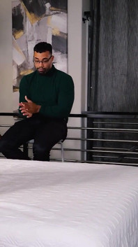 Eine heiße und geile MILF auf unserem vollgespritzten bett