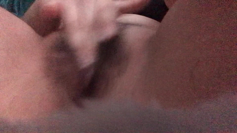 Thebeautybadby: ラティーナと毛の猫masturbates