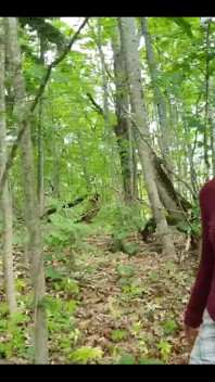 Quando due donne esplorano la foresta
