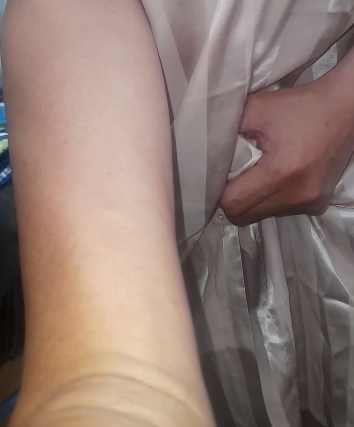 Naomisinka: 缎面睡衣礼服恋物癖变装者手淫暨 第2部分