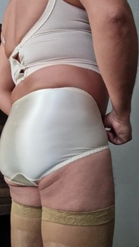 Sissy orgasmus bez rukou, s pomocí dvou vibračních zařízení, pomocí mých nylonových kalhot