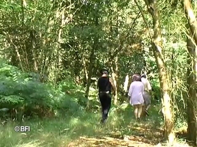 Merciless Fuck: ผู้หญิงอวบโดนสองผู้ชายเย็ดโหดกลางแจ้ง
