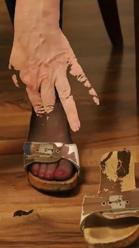 Worn Heels, Soft Soles - Perlahan Dangling Dalam Stoking