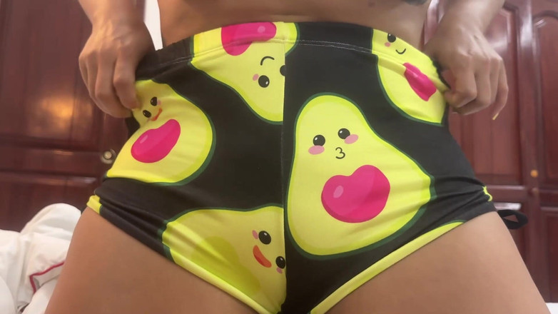 SENSESEX: 继母教我自慰并给我惊喜