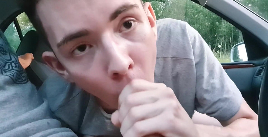 Prettyboi2000x: Spompinare un ragazzo nella sua macchina fino a quando non...