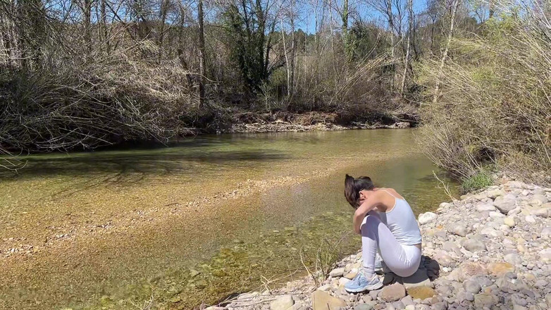 Lissa Brown: Siadanie na twarzy na świeżym powietrzu w miejscu we
