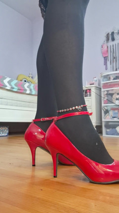 Hi Heels, Stockings and Crotchless Panties thumbnail