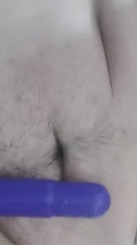 Šukám si zadek, tak mi to sakra kape z penisu