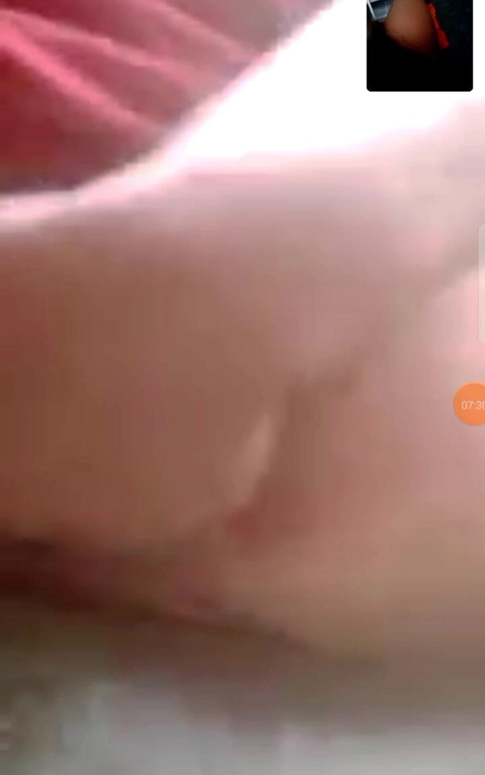 Me and my new slut: Podvádějící zralá vdaná žena na videohovoru šuká se svým klukem