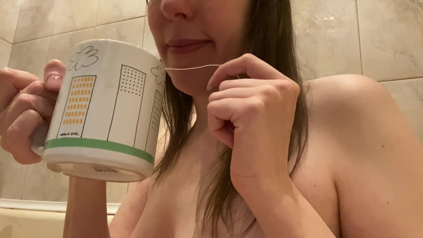 MILF Beverage Water and Tea and Then Pee From Hairy Pussy