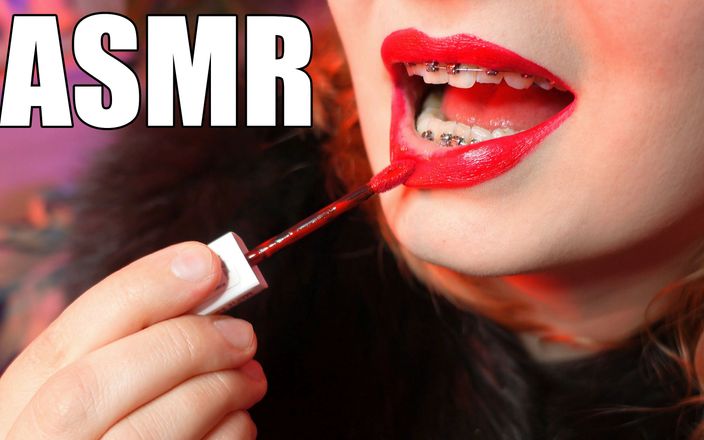 Arya Grander: Fétiche du rouge à lèvres et fourrure