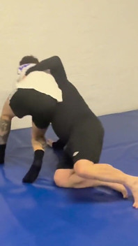 Kourtneyinked gegen maskierten reiter - unterwerfung, wrestling-showdown