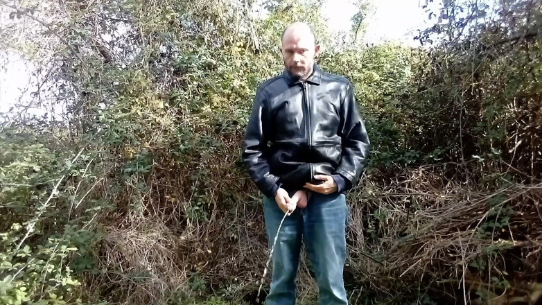 Rockardglans: Rockard pappa pissar wanking och kommer för Trucker på Outdoor...