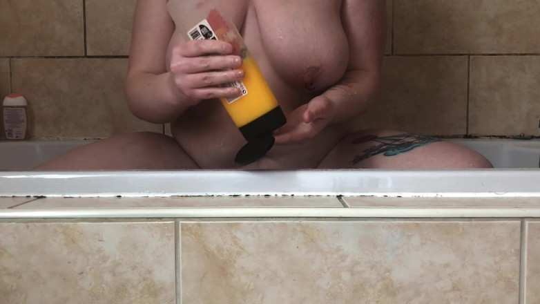 Violet Buttercup: Grandota en solo jabonoso ducha anal