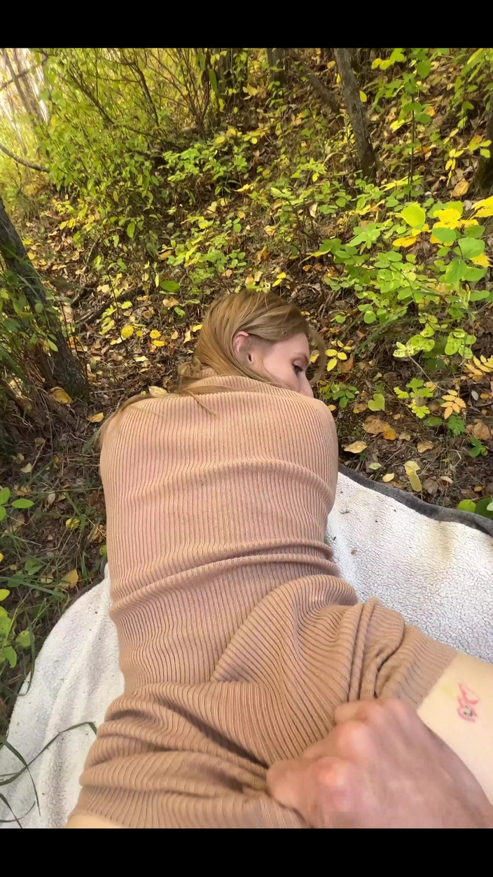 Nerdy Nympho: 숲에서 나를 붙잡고 질싸하는 모르는 녀