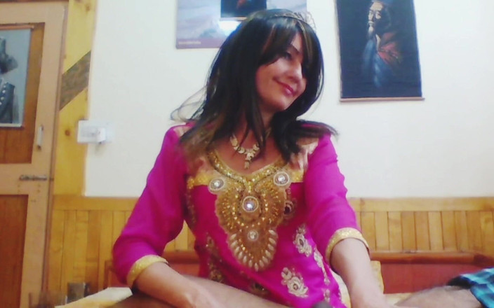 Bolly Karma: Güzel orta yaşlı seksi kadın büyük zenci yarağı üvey erkek kardeşiyle