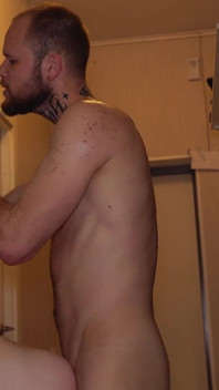 Hodně jim chybělo a měli sexy šukání přímo na chodbě