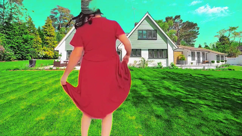 Kitty_Cross: शरारती महिला चिढ़ा मुस्कान के साथ कोने के आसपास झांक रही है