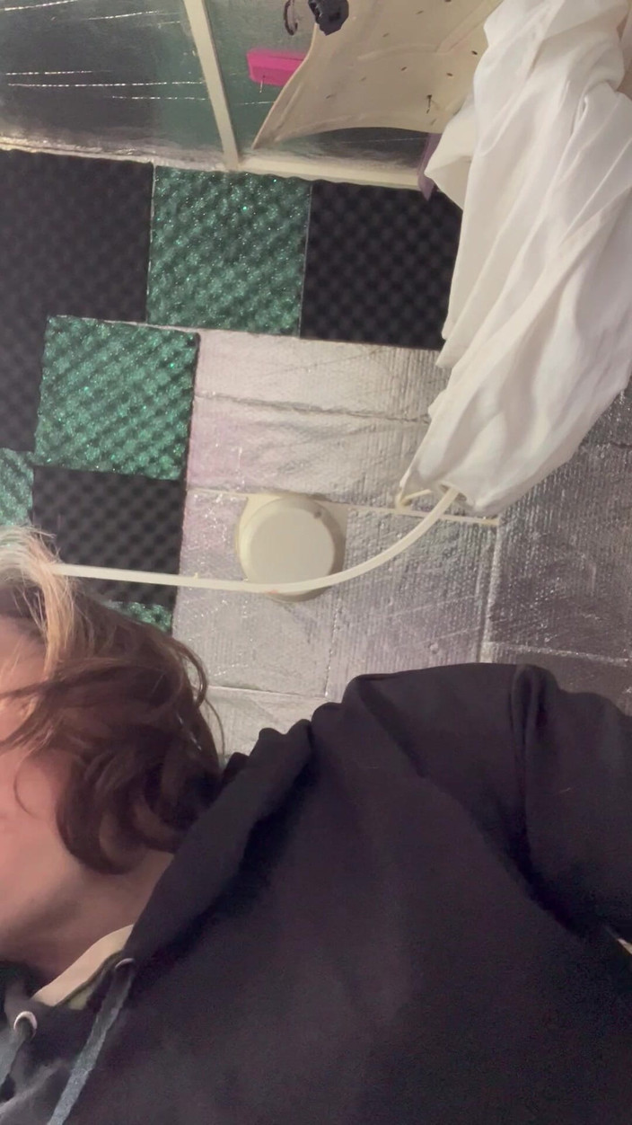 Pissing Paradise: Wrong Hole!