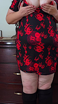 Stor röv mogen Hijab vit MILF visar stora tuttar från het miniklänning - BBW SSBBW