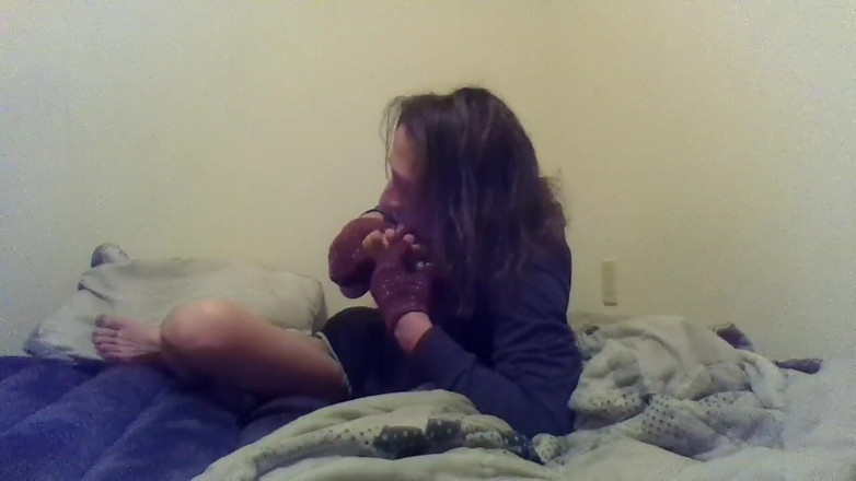 LilTaste: Transgirl Licking and Sucking Her Dirty Feet and Toes