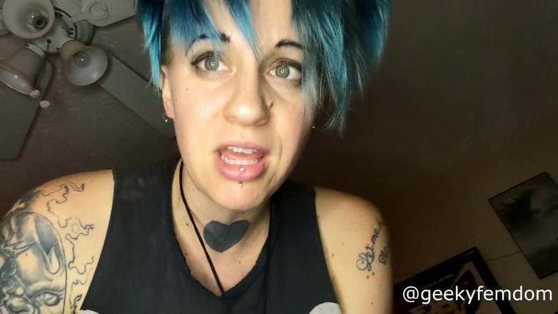 Geeky Femdom: Chris 의 생일 소년 포착
