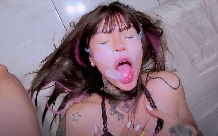 D3k69: 继女接受并吮吸，直到精液在她嘴里爆炸