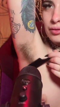 Pod pachami i krzakiem Szczotka Asmr