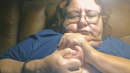 BBW nurse Vicki adventures with friends: Hraji si se svými kozami a expresuji mléko pro tebe!...