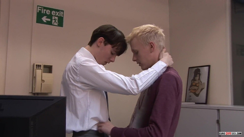 Euro boy xxx: Charlie Snake y Lex rubia follan cruda