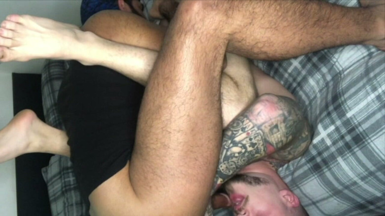 Straights boys loves gay: Он трахается с арабом в своём отеле