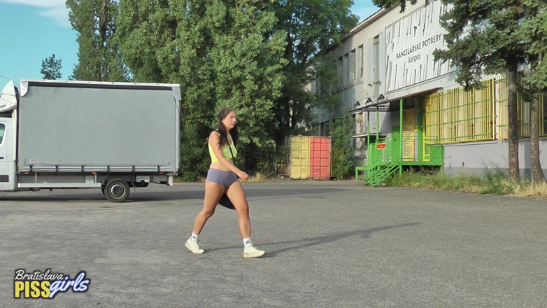Bratislava piss girls: Extrem Public Piss Tenny