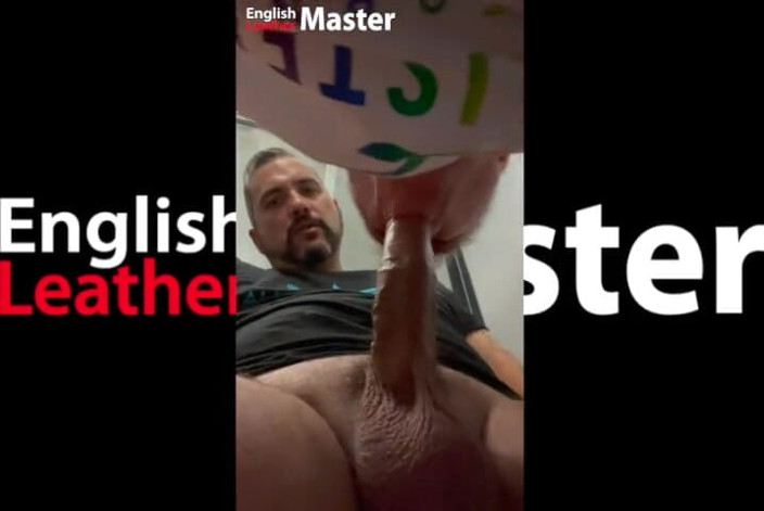 EnglishLeathermaster: Pompino nel arcade per adulti