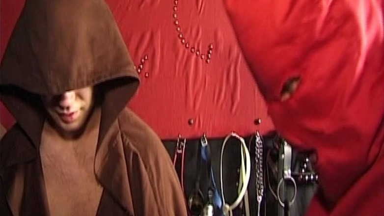 Erotic Club: Piss Dränkt piercad fitta fylld med pärlor i Ritual