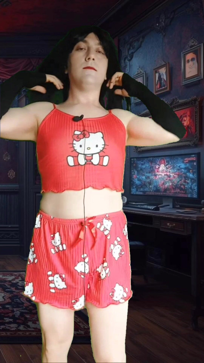 Kitty_Cross: Vit feminin söt sissy i söta shorts byte dans