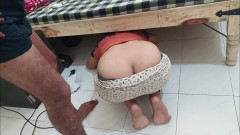 Yourdidipriya: 德西xxx操卡在床下的继妹。印度印地语全高清性爱视频