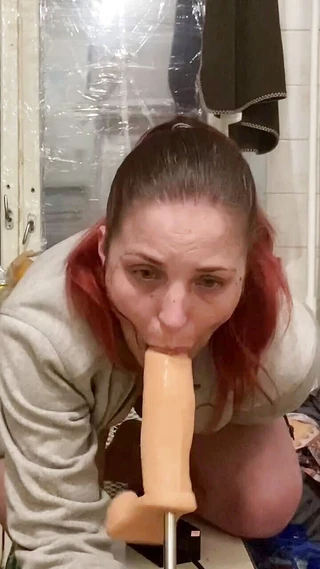 Elena917: deepthroat and spit on face with fuck machine