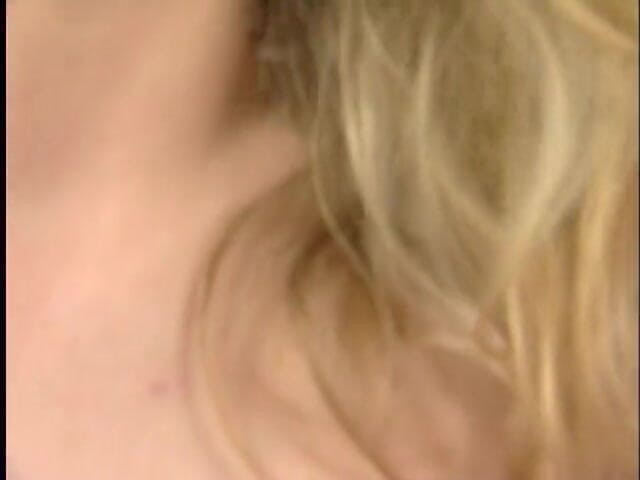 Lucky Wankerz: Blonde hebat melancap dengan dildo