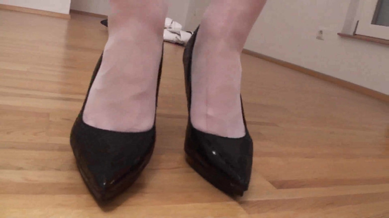 Foot Girls: 자지를 빨아주는 거유 금발 밀프