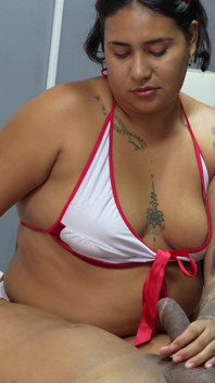 Suster seksi menggodaku dan nyepong kontolku