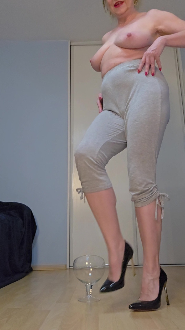 Misses_Jenny: Striptease &amp; Pants Pissing