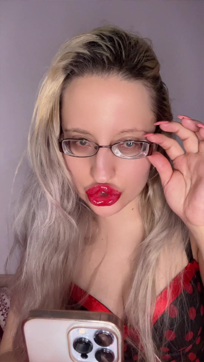FinDom Goaldigger: Jak ti chci ukázat své velké brýle?