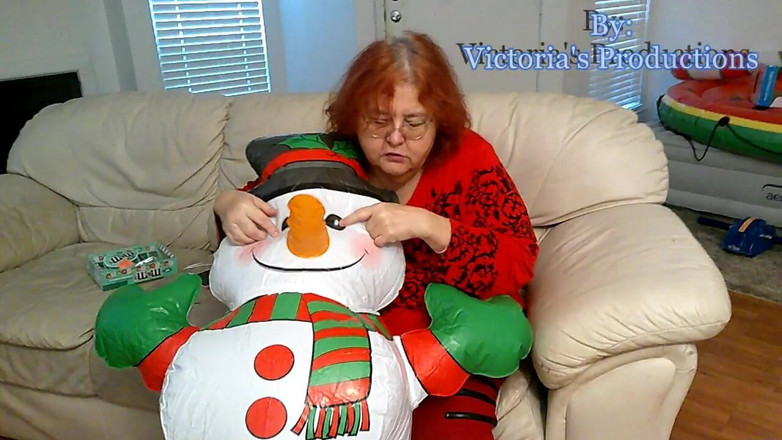 BBW nurse Vicki adventures with friends: Awek montel matang berambut merah jururawat Vicki menghisap salji kembung...