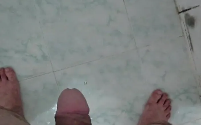 Lkdick8: Shower Pee